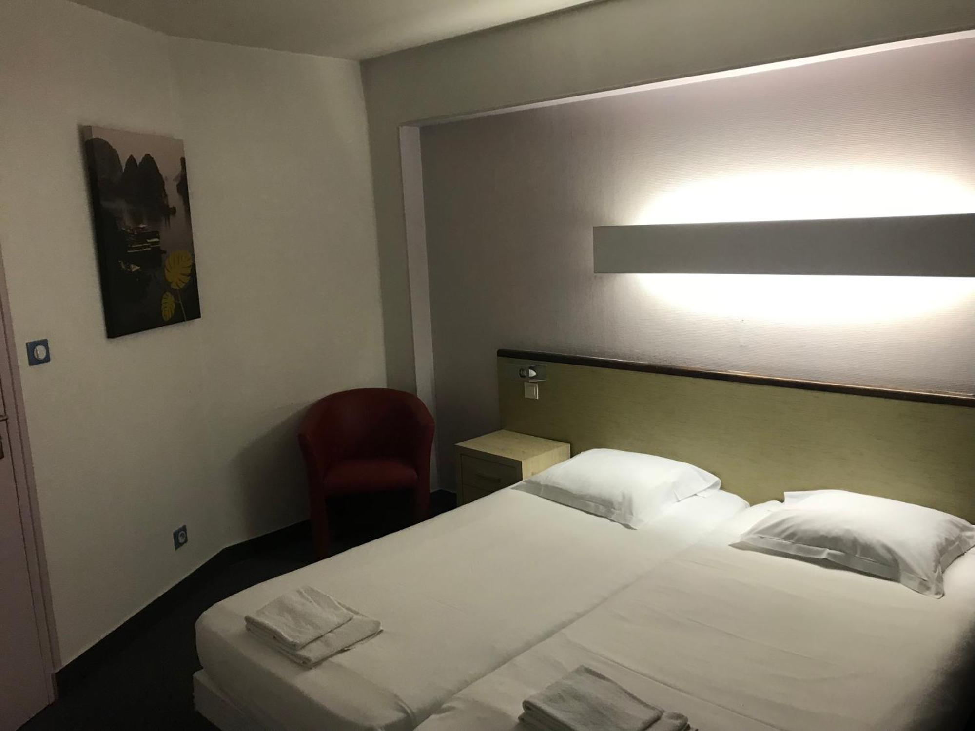 Hotel Couleurs Sud Centre-Ville Gare Charleville-Mézières エクステリア 写真