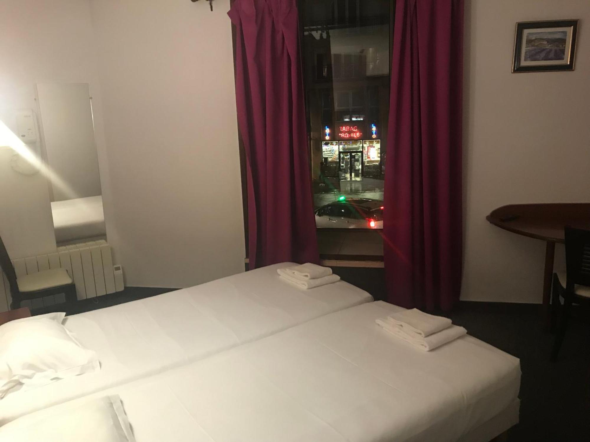 Hotel Couleurs Sud Centre-Ville Gare Charleville-Mézières エクステリア 写真