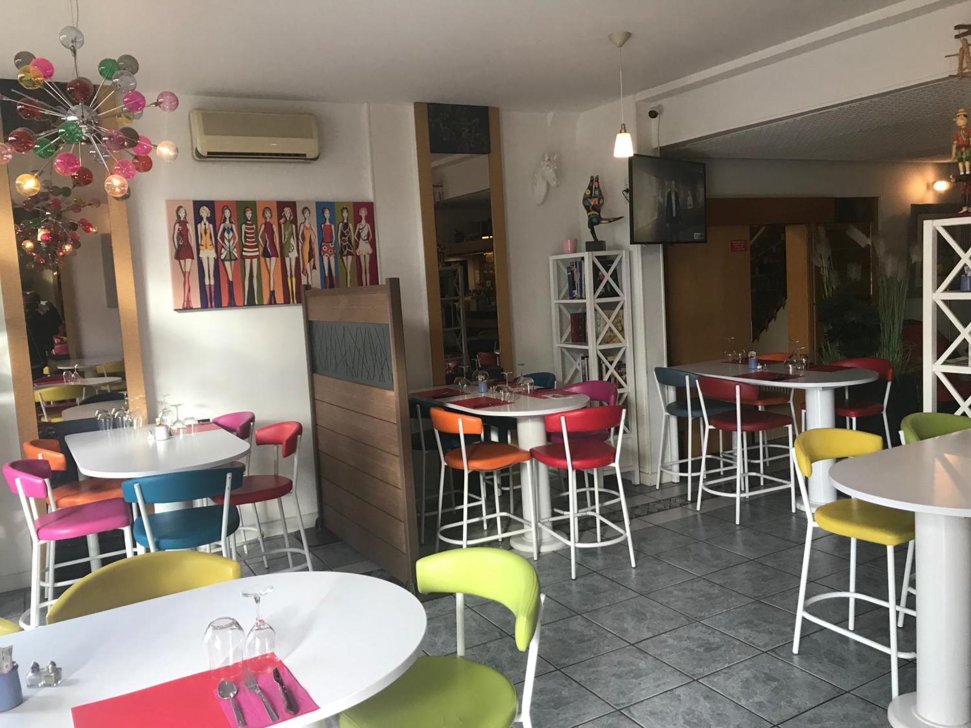 Hotel Couleurs Sud Centre-Ville Gare Charleville-Mézières エクステリア 写真