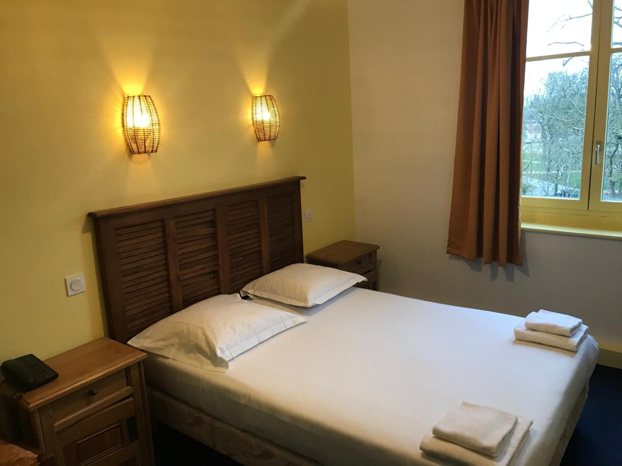 Hotel Couleurs Sud Centre-Ville Gare Charleville-Mézières エクステリア 写真
