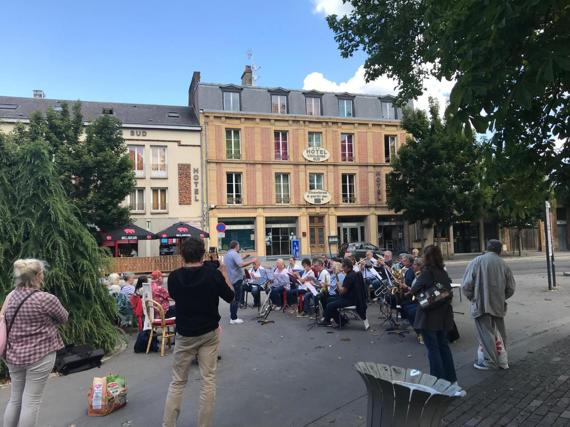 Hotel Couleurs Sud Centre-Ville Gare Charleville-Mézières エクステリア 写真