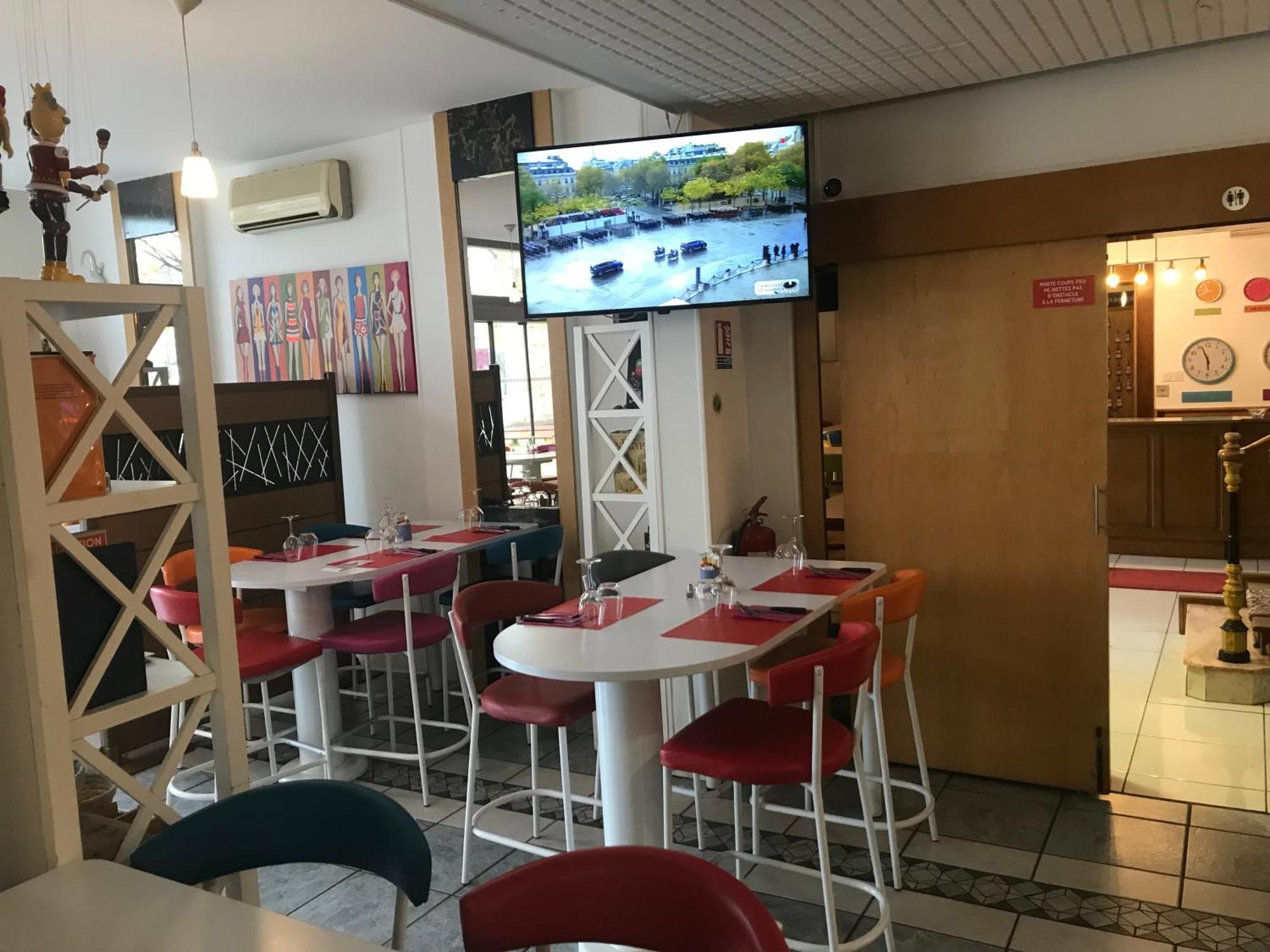 Hotel Couleurs Sud Centre-Ville Gare Charleville-Mézières エクステリア 写真