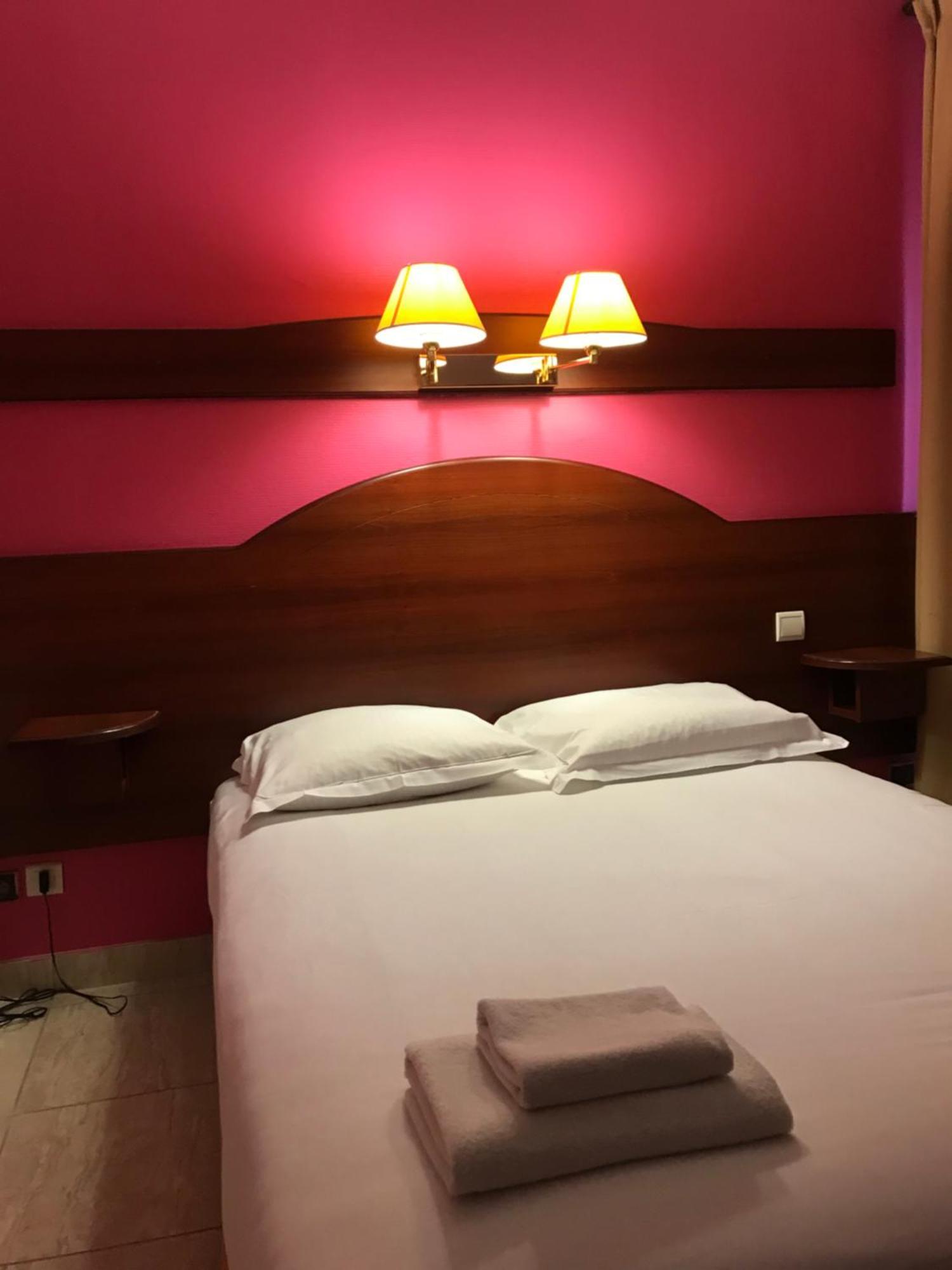 Hotel Couleurs Sud Centre-Ville Gare Charleville-Mézières エクステリア 写真