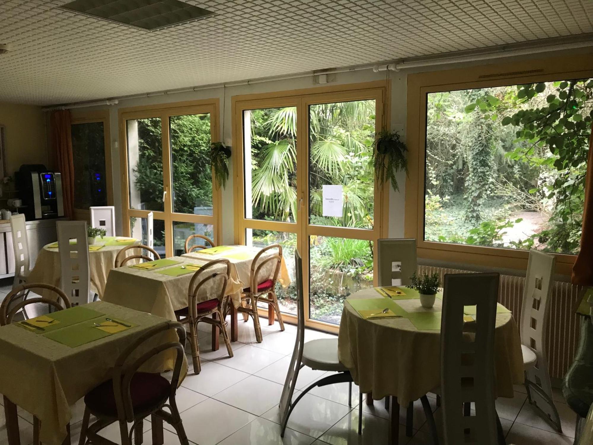 Hotel Couleurs Sud Centre-Ville Gare Charleville-Mézières エクステリア 写真