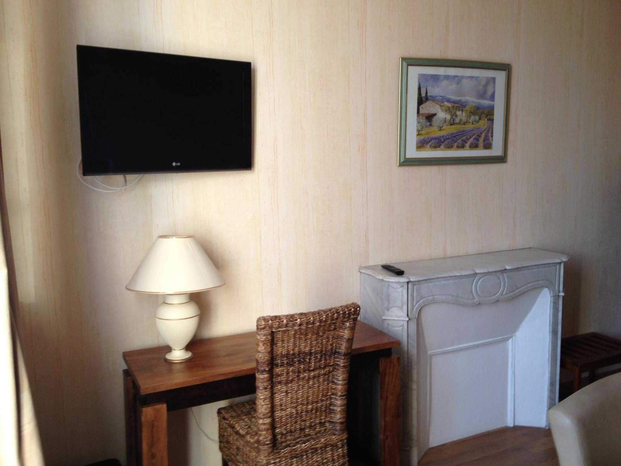 Hotel Couleurs Sud Centre-Ville Gare Charleville-Mézières エクステリア 写真