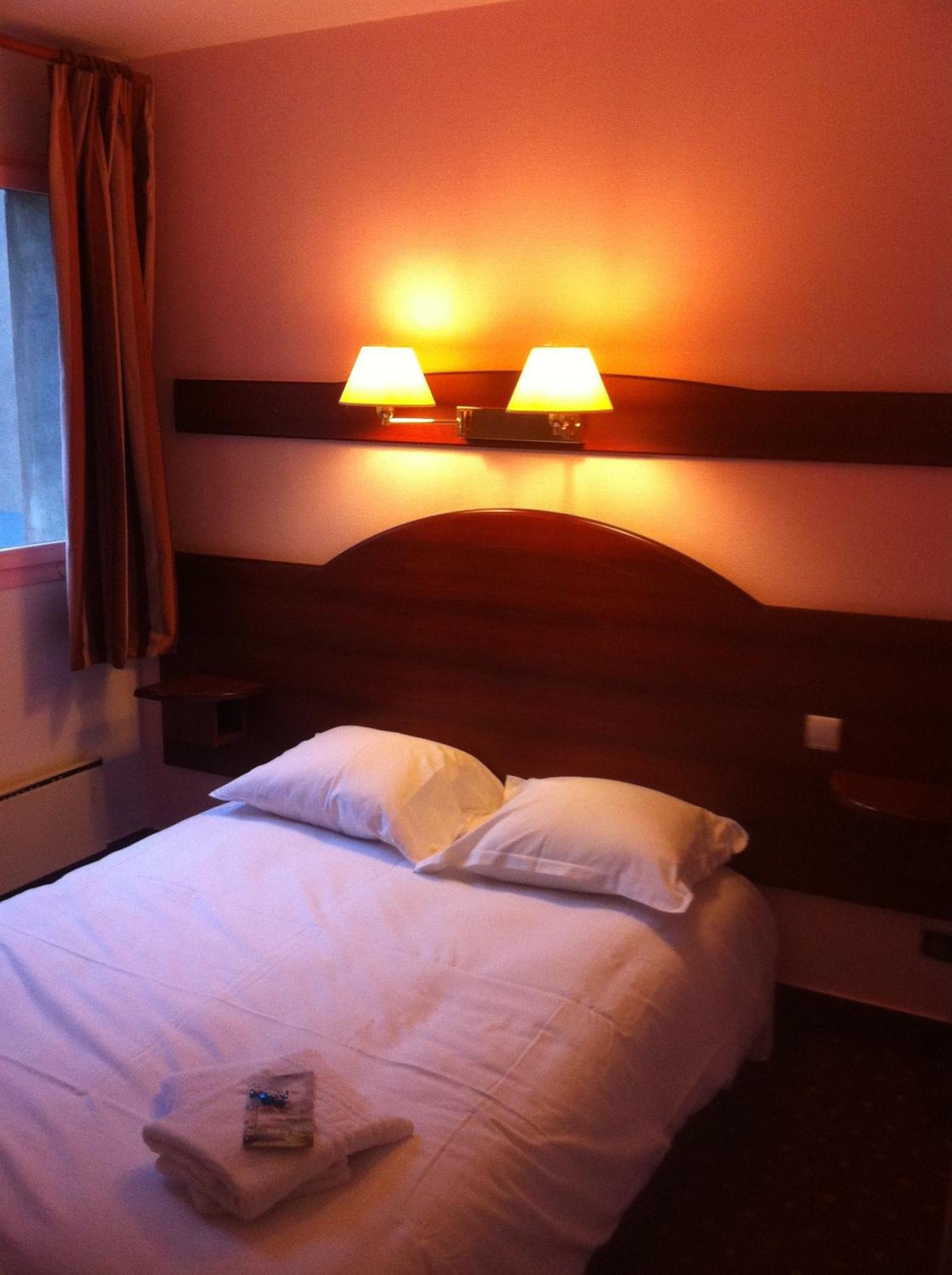 Hotel Couleurs Sud Centre-Ville Gare Charleville-Mézières エクステリア 写真