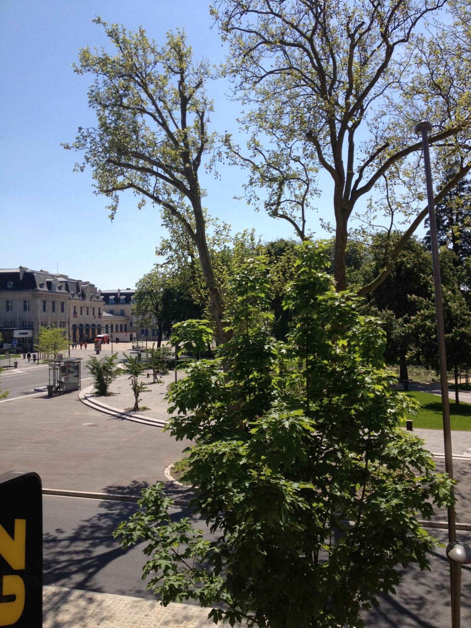 Hotel Couleurs Sud Centre-Ville Gare Charleville-Mézières エクステリア 写真