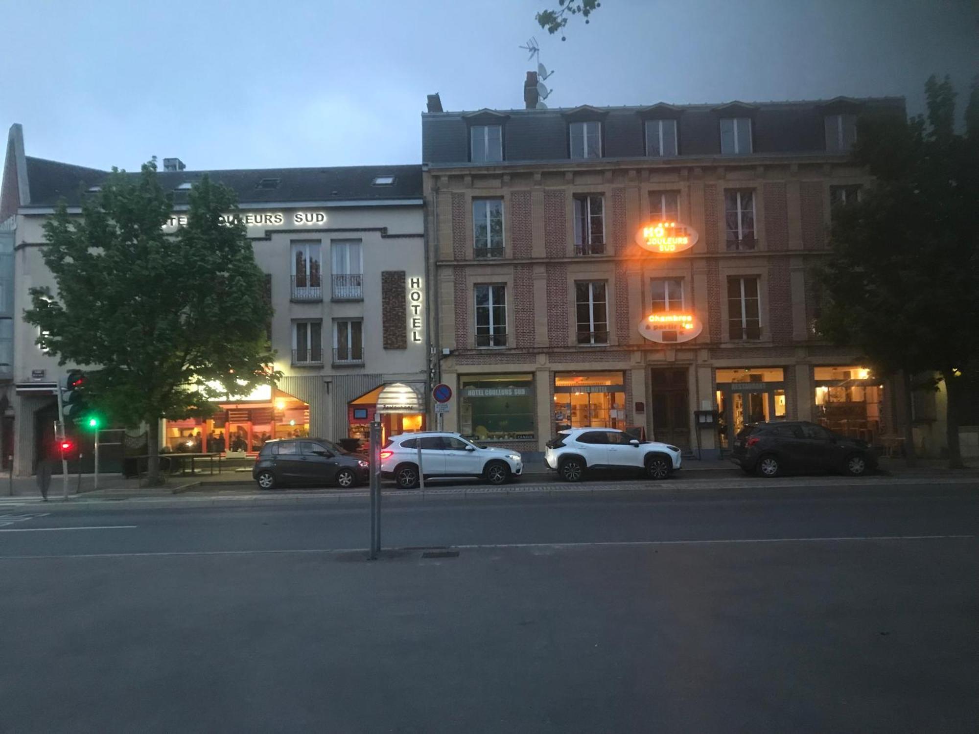 Hotel Couleurs Sud Centre-Ville Gare Charleville-Mézières エクステリア 写真