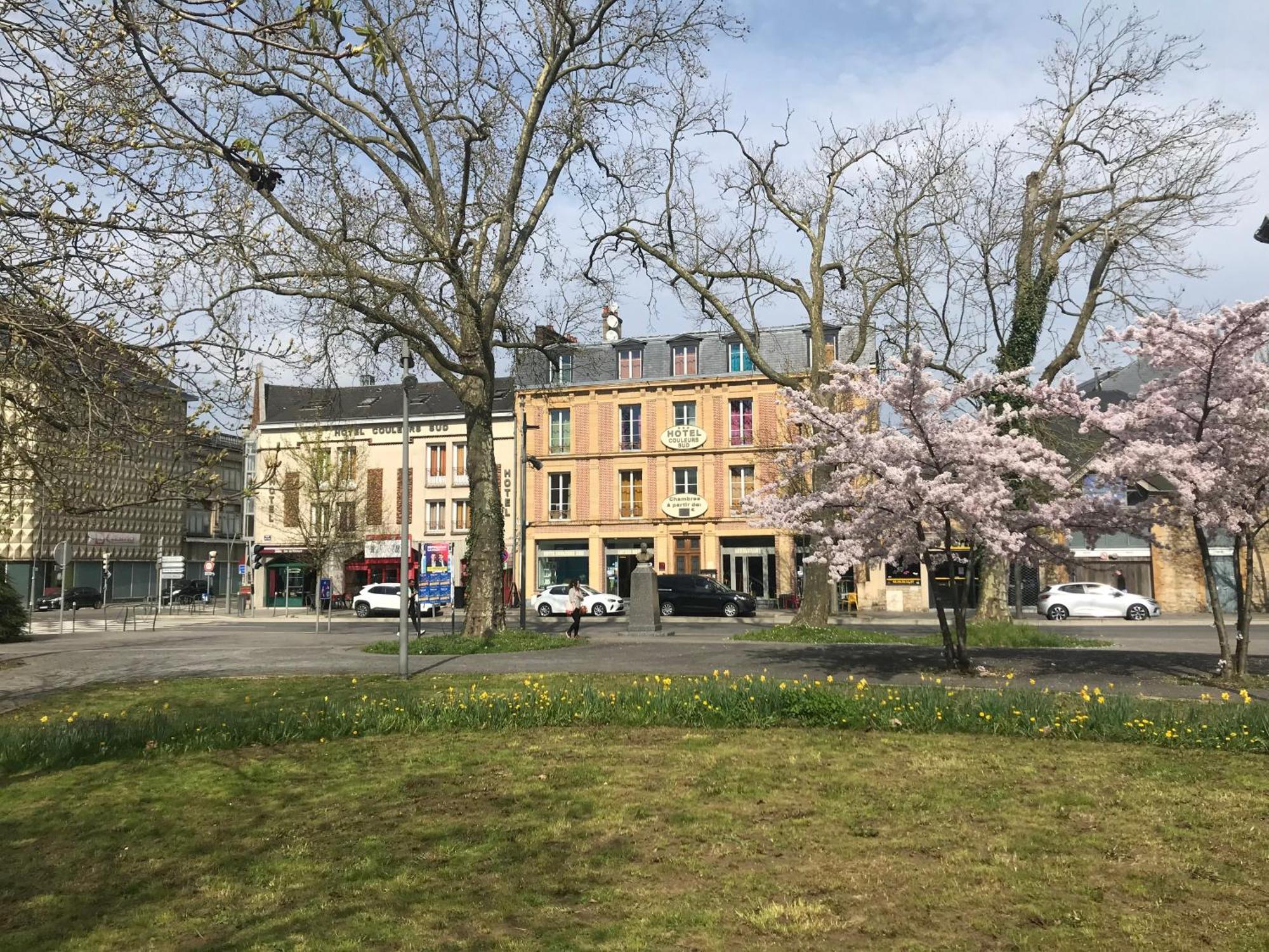 Hotel Couleurs Sud Centre-Ville Gare Charleville-Mézières エクステリア 写真