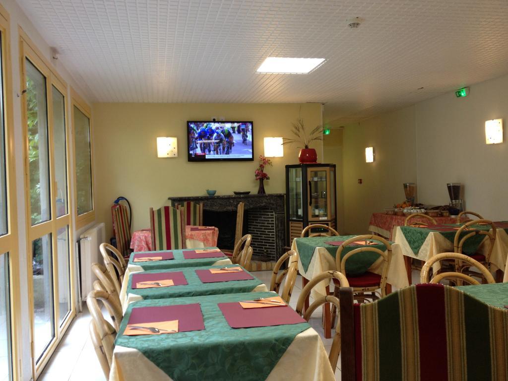 Hotel Couleurs Sud Centre-Ville Gare Charleville-Mézières エクステリア 写真